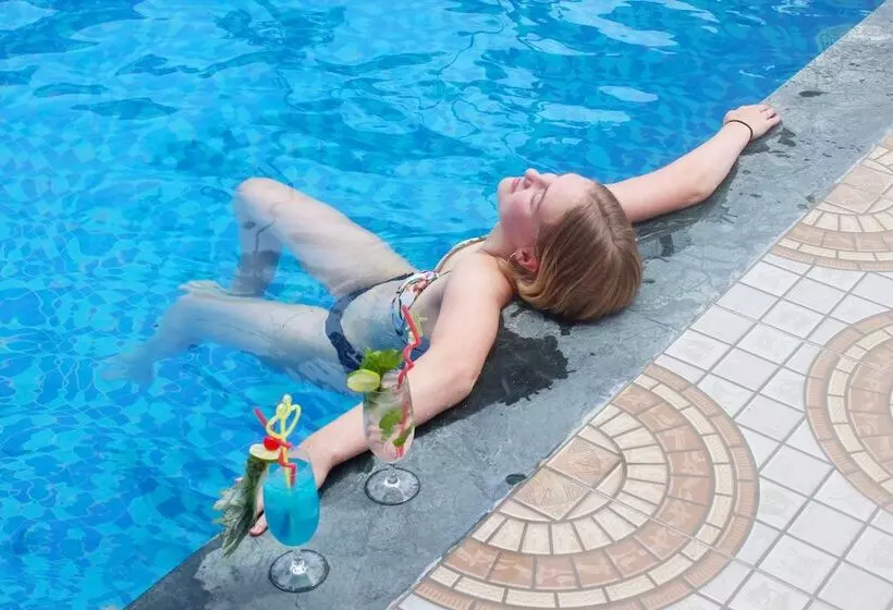 هتل Lotus Garden Resort