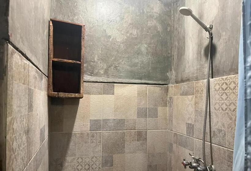 펜션 Twospaces Living At Wave And Chill House, Canggu