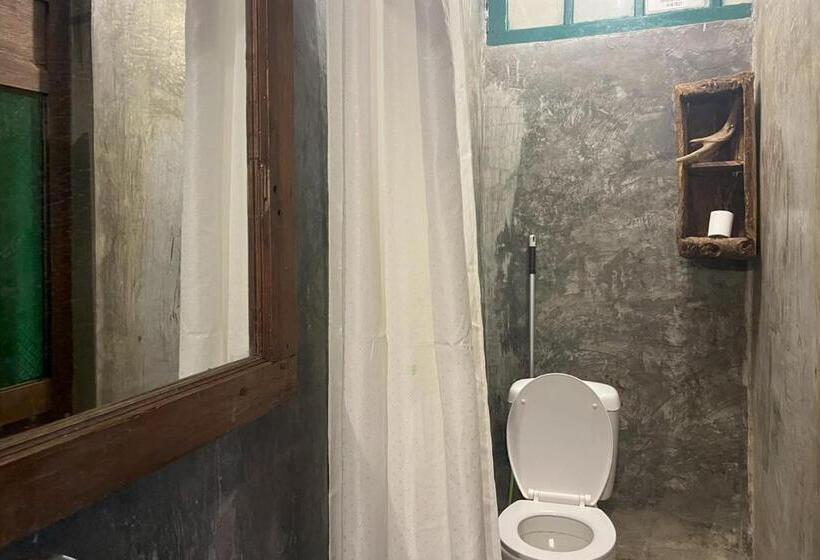 펜션 Twospaces Living At Wave And Chill House, Canggu