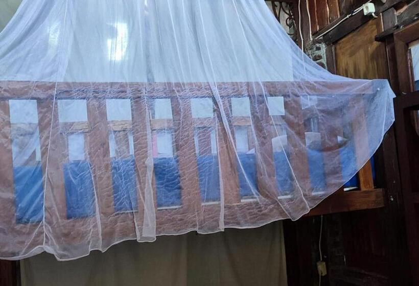 펜션 Twospaces Living At Wave And Chill House, Canggu