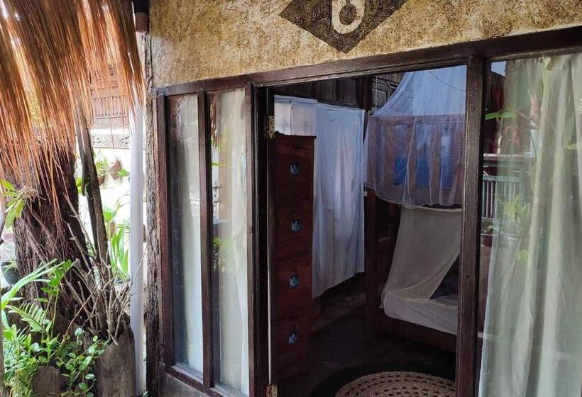 펜션 Twospaces Living At Wave And Chill House, Canggu