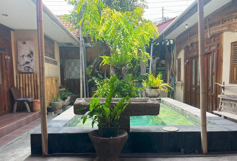 펜션 Twospaces Living At Wave And Chill House, Canggu