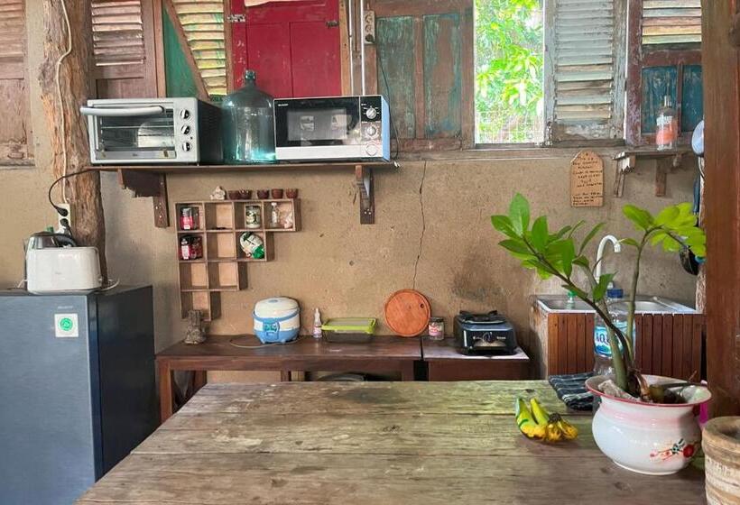 펜션 Twospaces Living At Wave And Chill House, Canggu