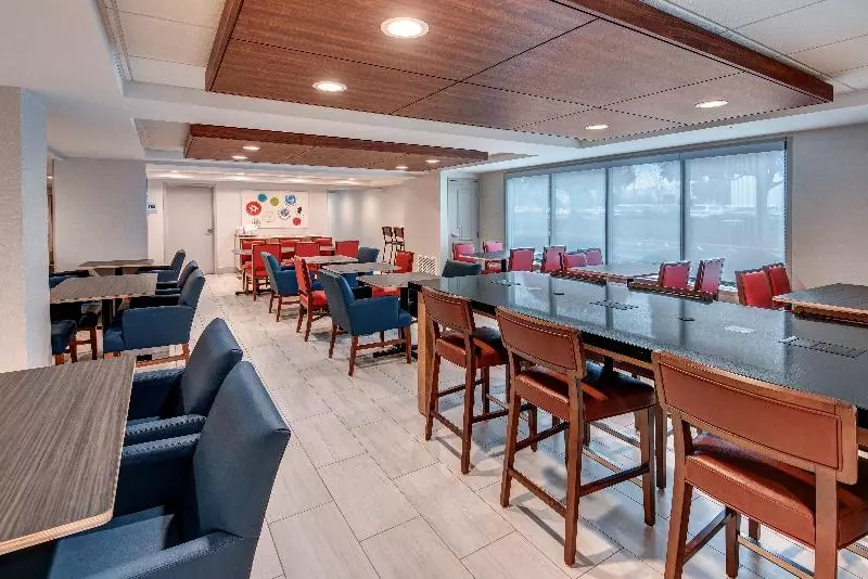 酒店 Holiday Inn Express & Suites West Long Branch Eatontown, An Ihg