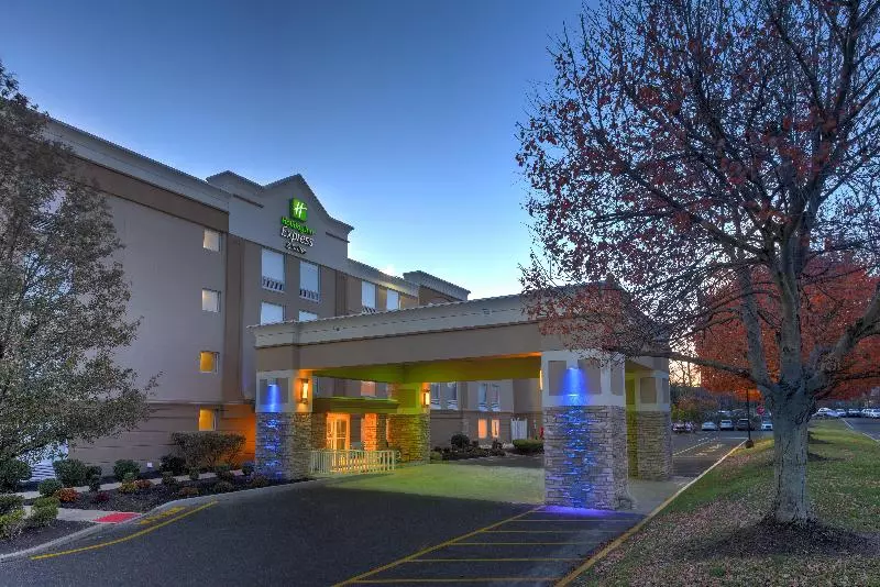 酒店 Holiday Inn Express & Suites West Long Branch Eatontown, An Ihg