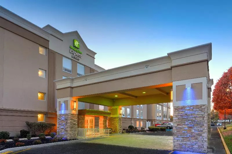 酒店 Holiday Inn Express & Suites West Long Branch Eatontown, An Ihg