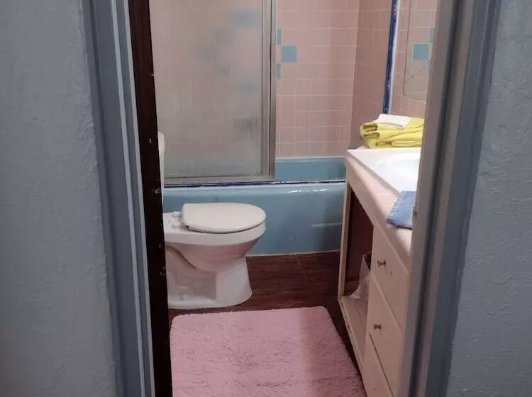 Отель Hub City Inn