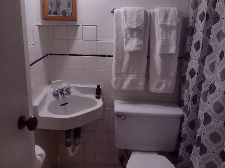 Отель Hub City Inn