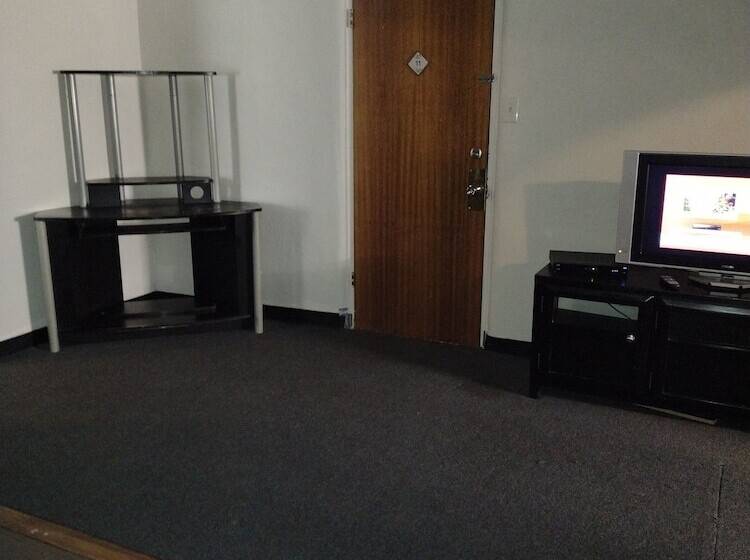 Отель Hub City Inn