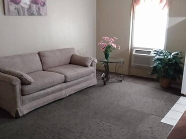 Отель Hub City Inn