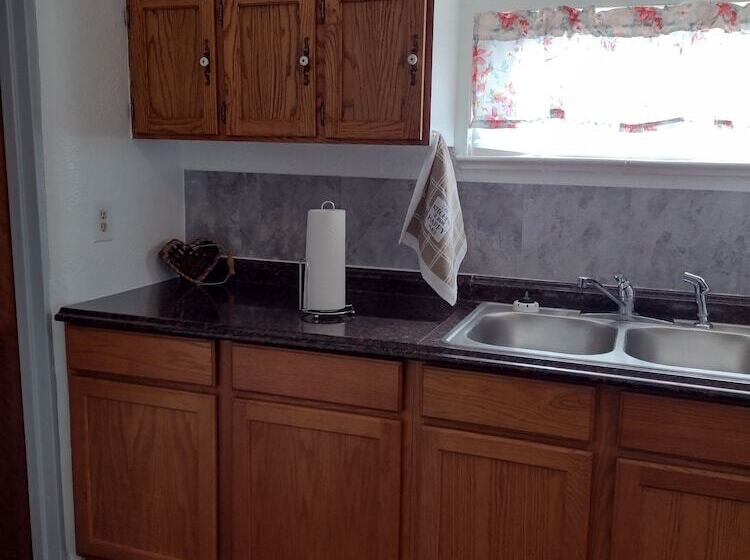 Отель Hub City Inn