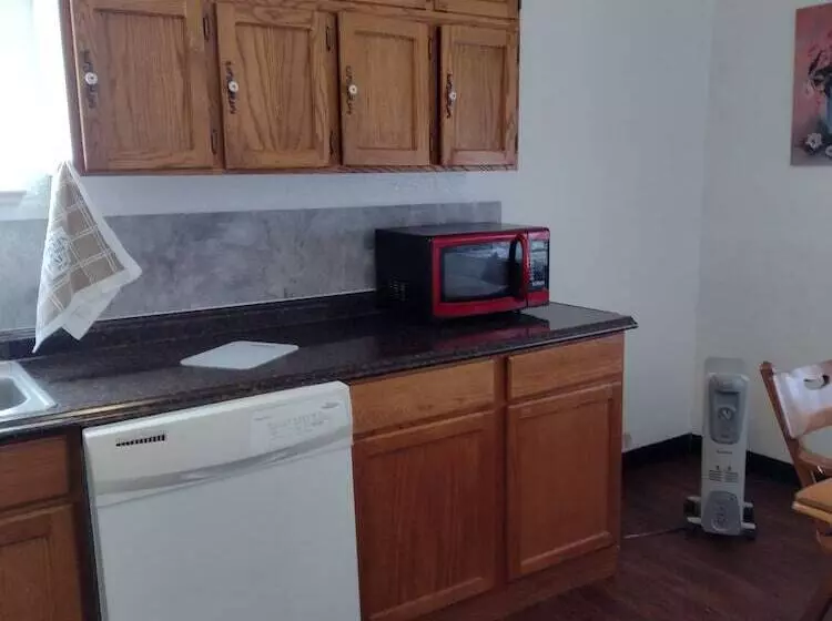 Отель Hub City Inn