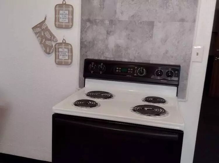 Отель Hub City Inn