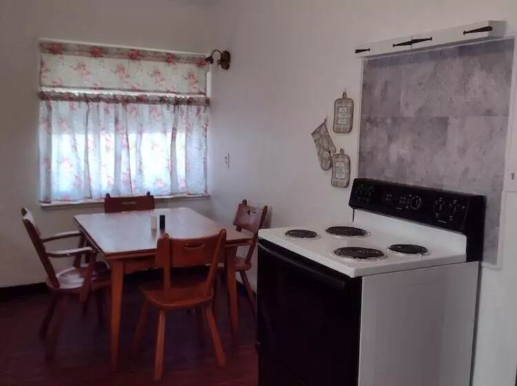 Отель Hub City Inn