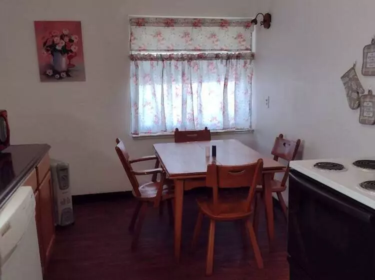 Отель Hub City Inn