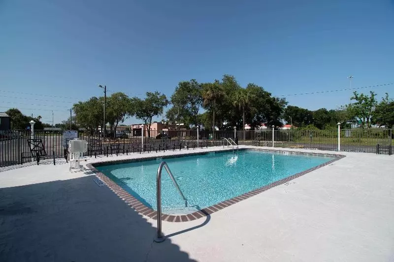 Motel 6 Tampa, Fl