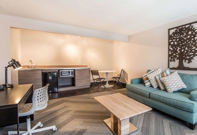 فندق Quality Inn & Suites By The Parks