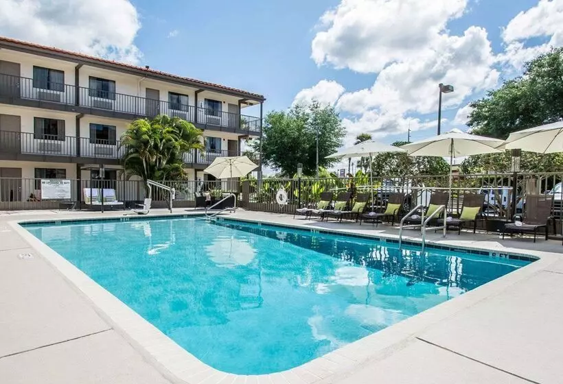 酒店 Quality Inn & Suites By The Parks