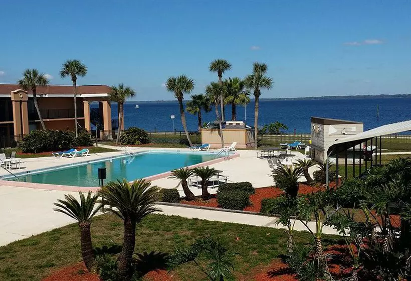 Monroe's On The Lake Hotel & Banquet Hall