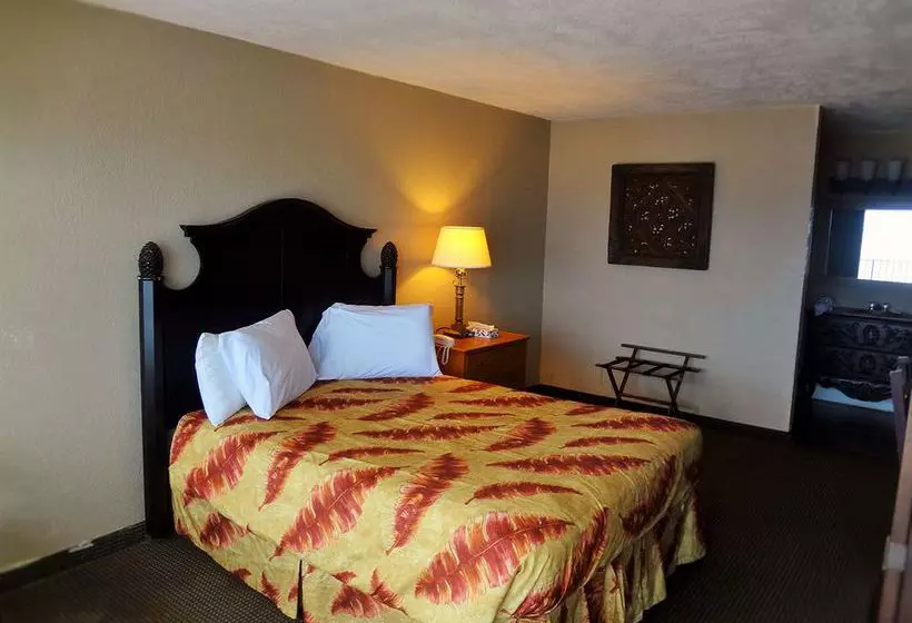 Monroe's On The Lake Hotel & Banquet Hall