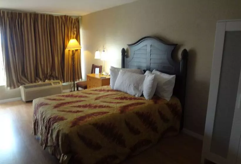 Monroe's On The Lake Hotel & Banquet Hall