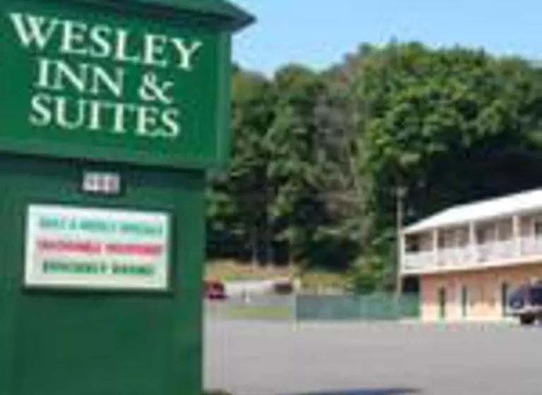 호텔 Wesley Inn & Suites