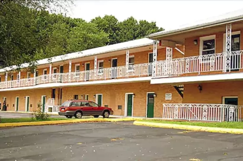 호텔 Wesley Inn & Suites