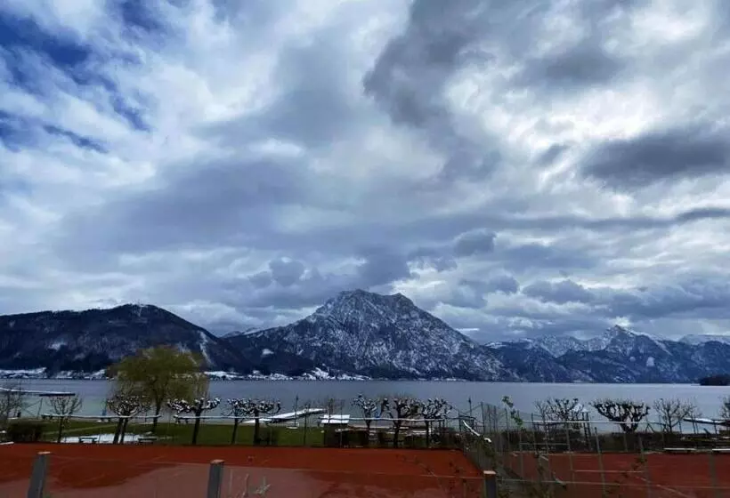 Hotelli Schweizerhof Am See