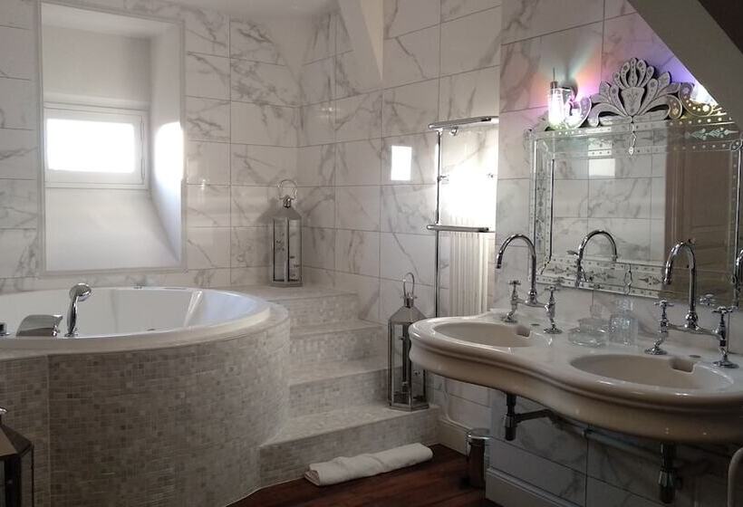 פנסיון Villa Alecya