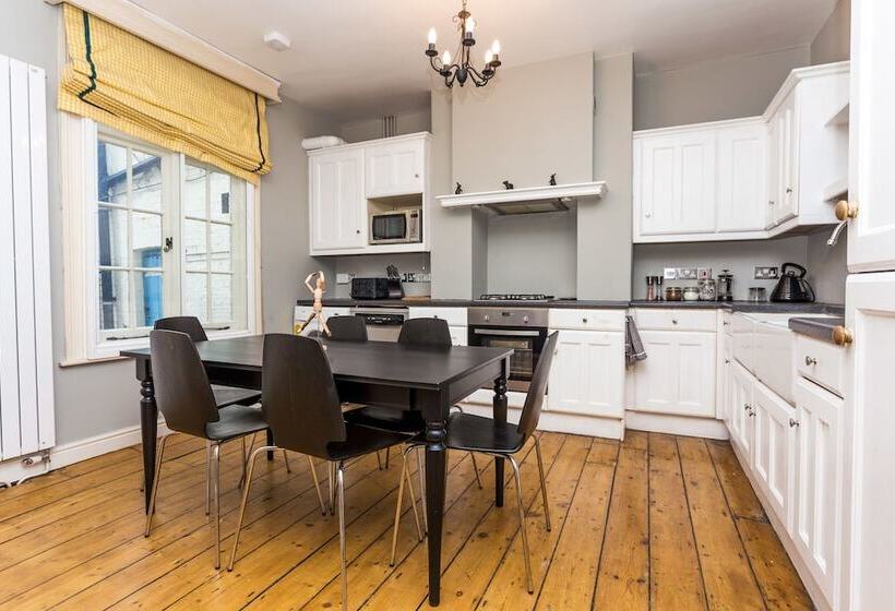 The River Cam Place   Enchanting 6bdr Home Next To River Cam