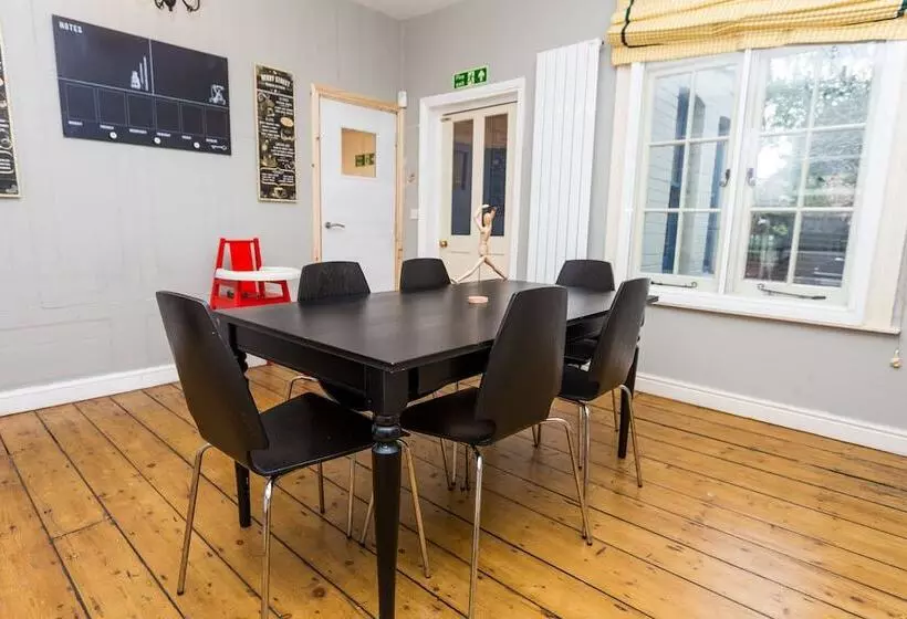 The River Cam Place   Enchanting 6bdr Home Next To River Cam