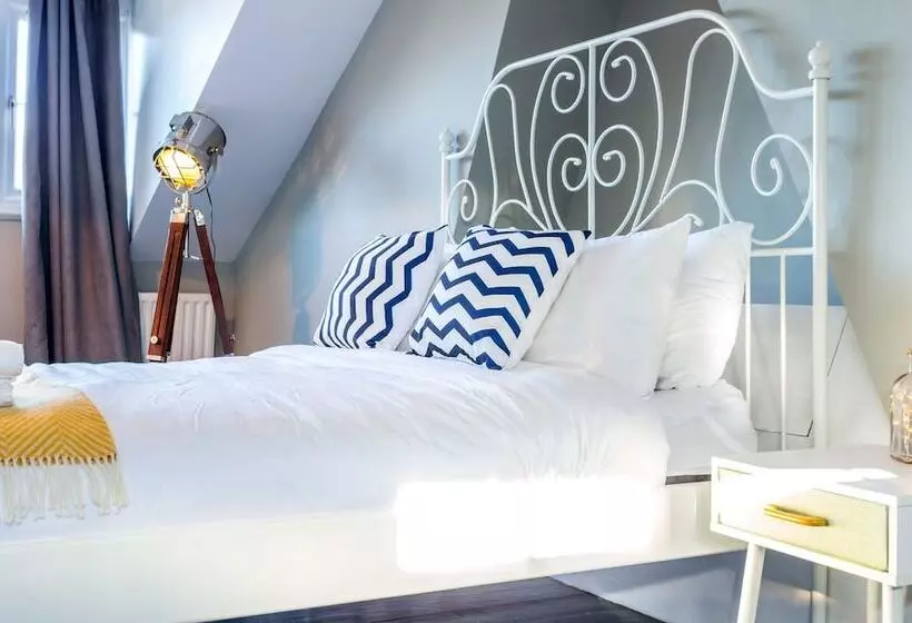 The River Cam Place   Enchanting 6bdr Home Next To River Cam