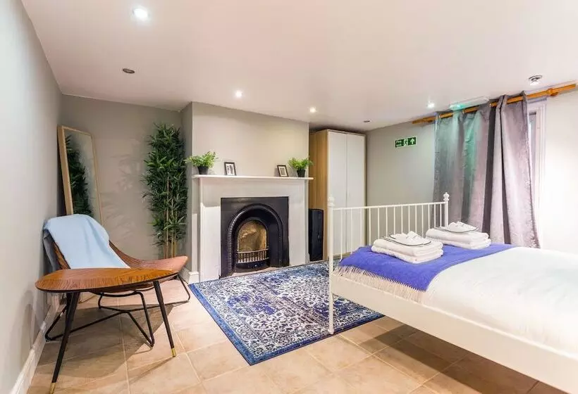 The River Cam Place   Enchanting 6bdr Home Next To River Cam