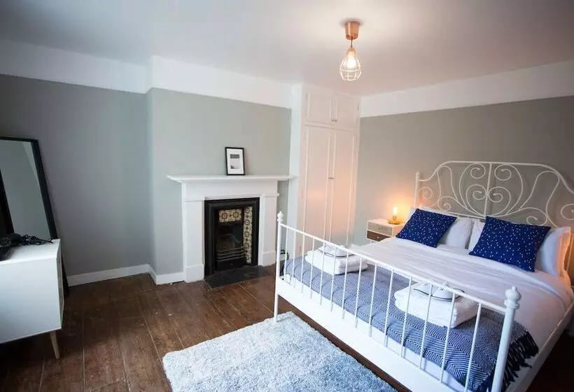 The River Cam Place   Enchanting 6bdr Home Next To River Cam