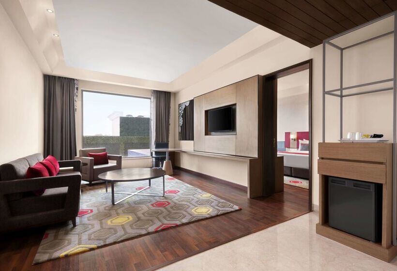 호텔 Ramada Plaza By Wyndham Lucknow