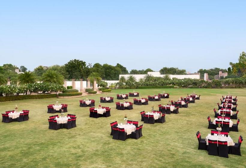 호텔 Ramada Plaza By Wyndham Lucknow