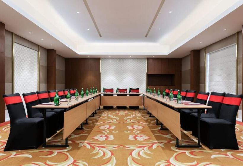 호텔 Ramada Plaza By Wyndham Lucknow