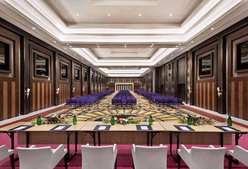 호텔 Ramada Plaza By Wyndham Lucknow