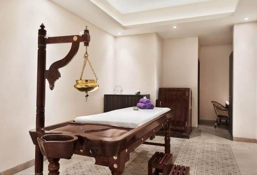 호텔 Ramada Plaza By Wyndham Lucknow