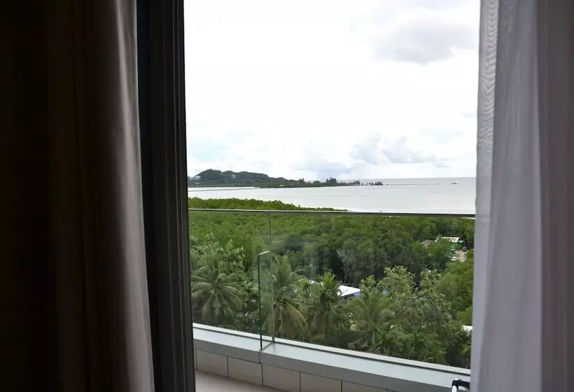 West Plaza Hotel At Lebuu Street