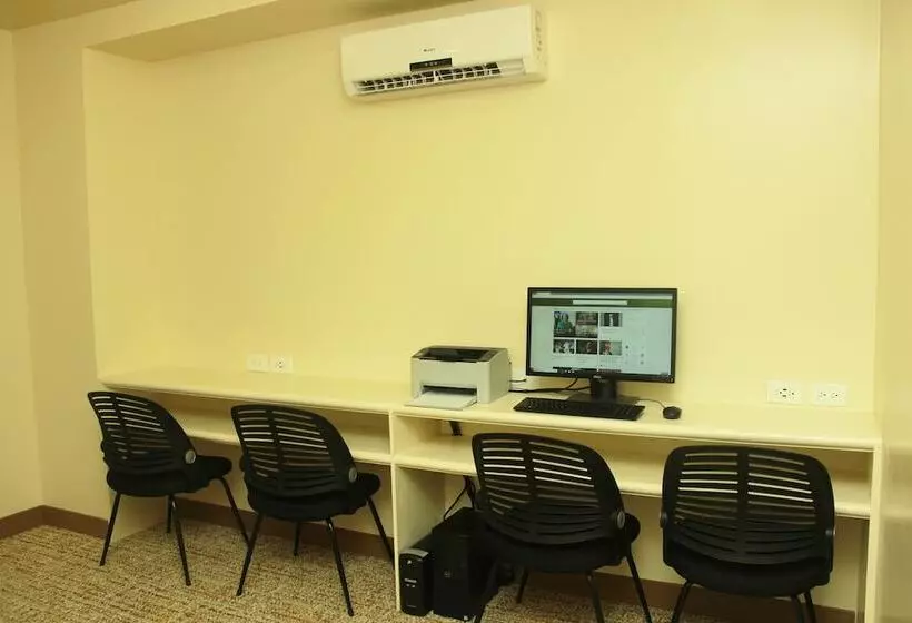 West Plaza Hotel At Lebuu Street