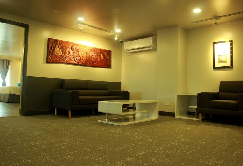 West Plaza Hotel At Lebuu Street