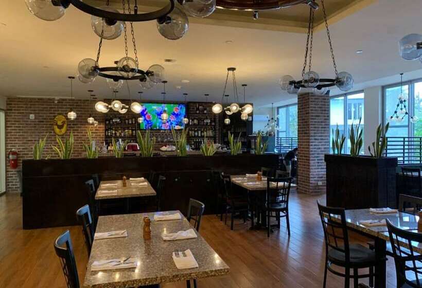 West Plaza Hotel At Lebuu Street