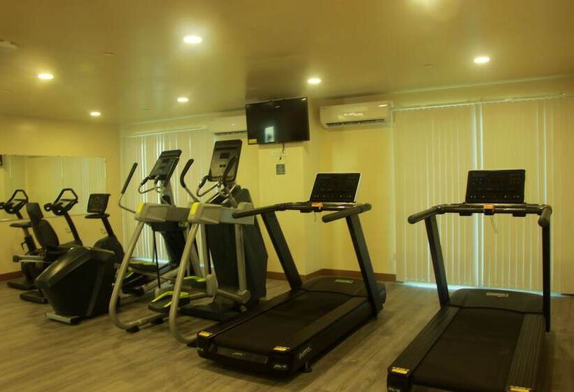 West Plaza Hotel At Lebuu Street