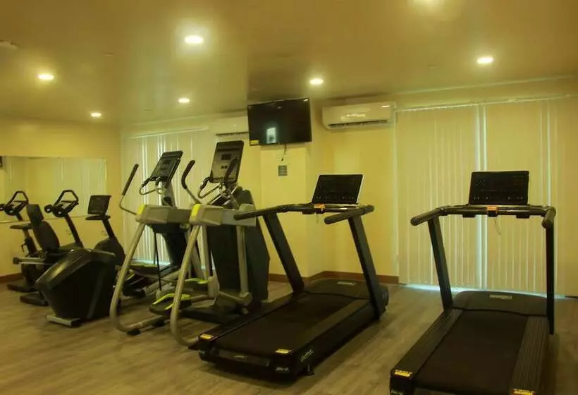 West Plaza Hotel At Lebuu Street