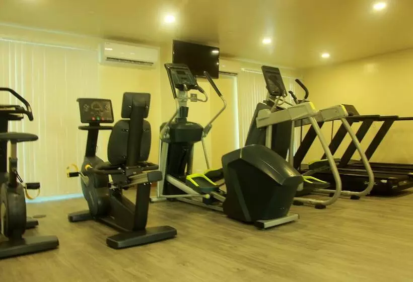 West Plaza Hotel At Lebuu Street