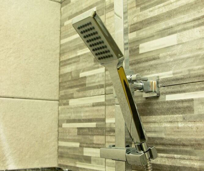 West Plaza Hotel At Lebuu Street