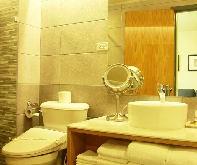 West Plaza Hotel At Lebuu Street