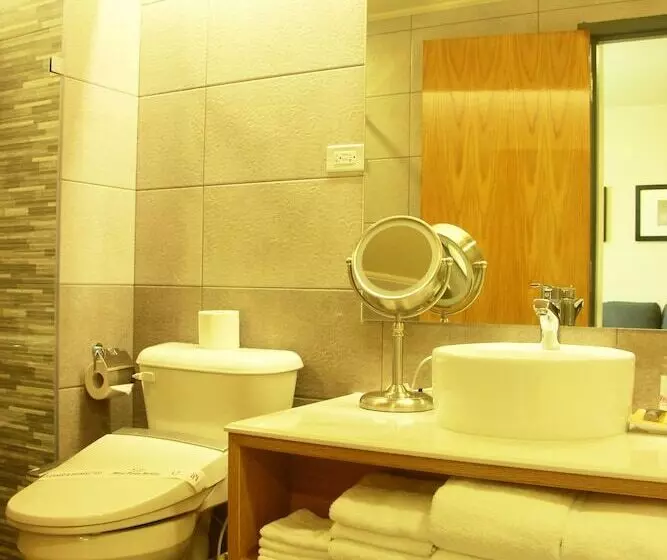 West Plaza Hotel At Lebuu Street