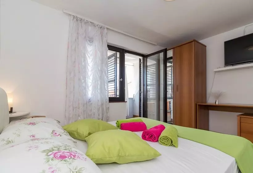 ペンション Guesthouse Adria